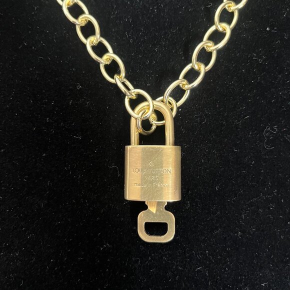 Louis Vuitton Lock & Key 308 with Unbranded Gold Plated Chain Necklace - Picture 2 of 6